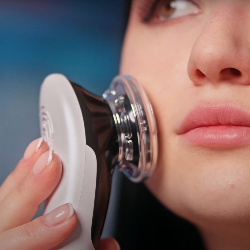 Мікрострумовий RF Lifting Масажер для обличчя Skin Lifting 7.0 White - EMS, LED Мікрострумовий RF Lifting Масажер для обличчя Skin Lifting 7.0 White - EMS, LED