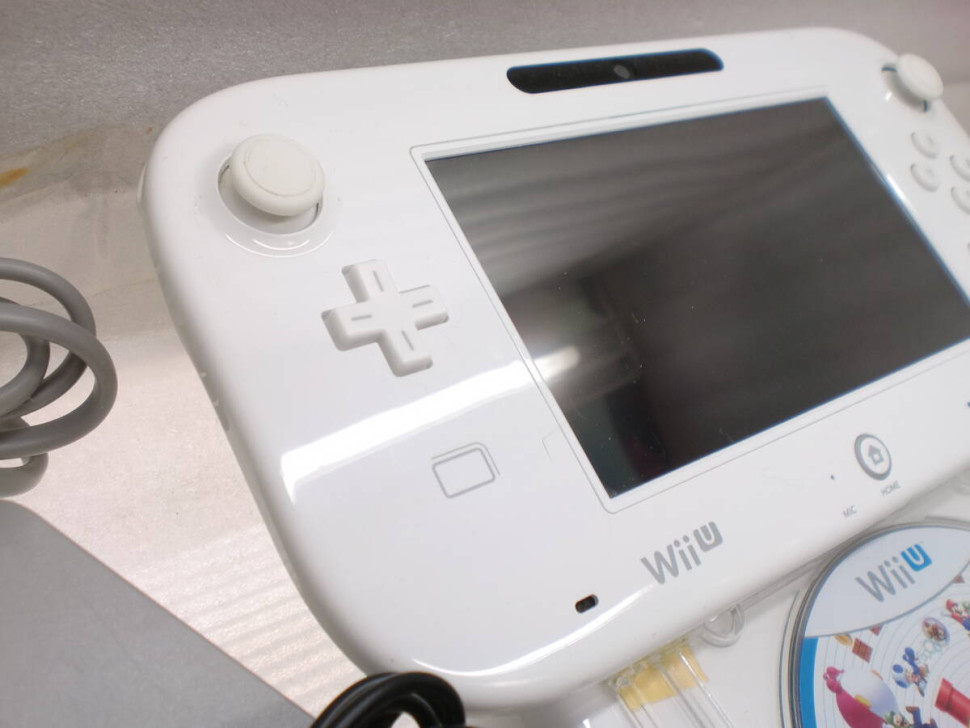 Nintendo Wii U 32GB Japan Б.В. (колір білий) з грою New Super Mario Bros. U