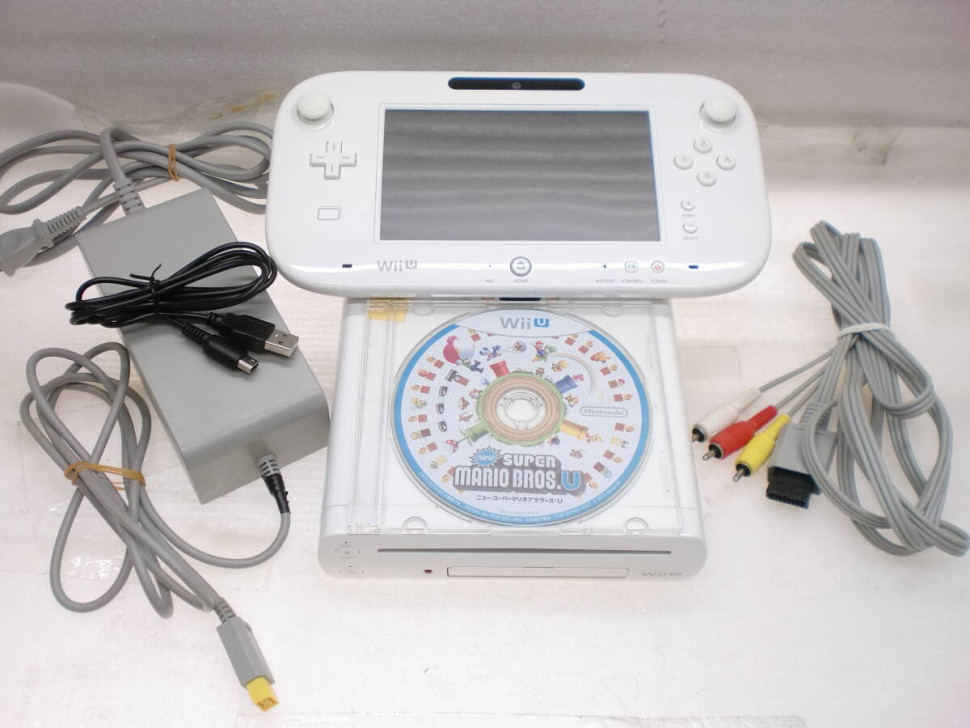 Nintendo Wii U 32GB Japan Б.В. (колір білий) з грою New Super Mario Bros. U